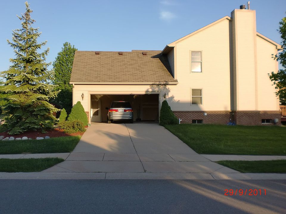 43077 Brookstone Dr Novi MI 48377 Zillow