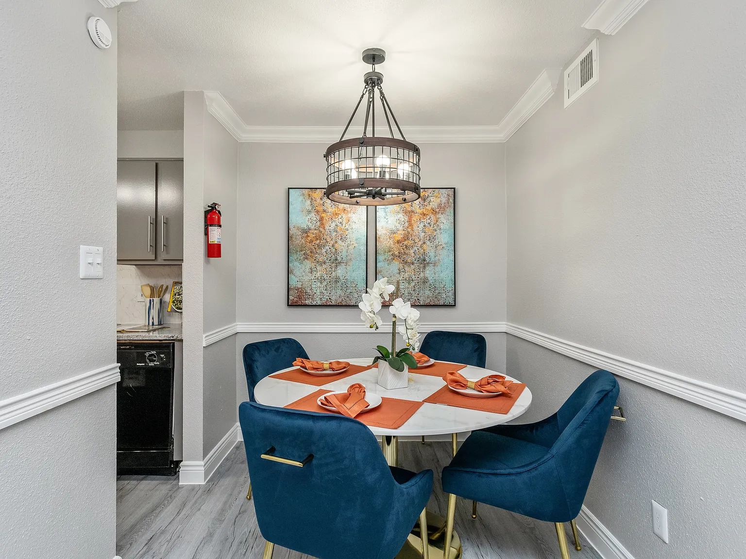 Del Mar Apartments — Photo 3