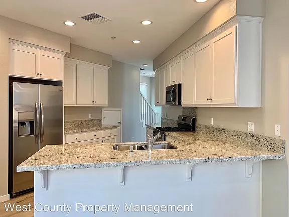 984 Brunello Dr — Photo 3