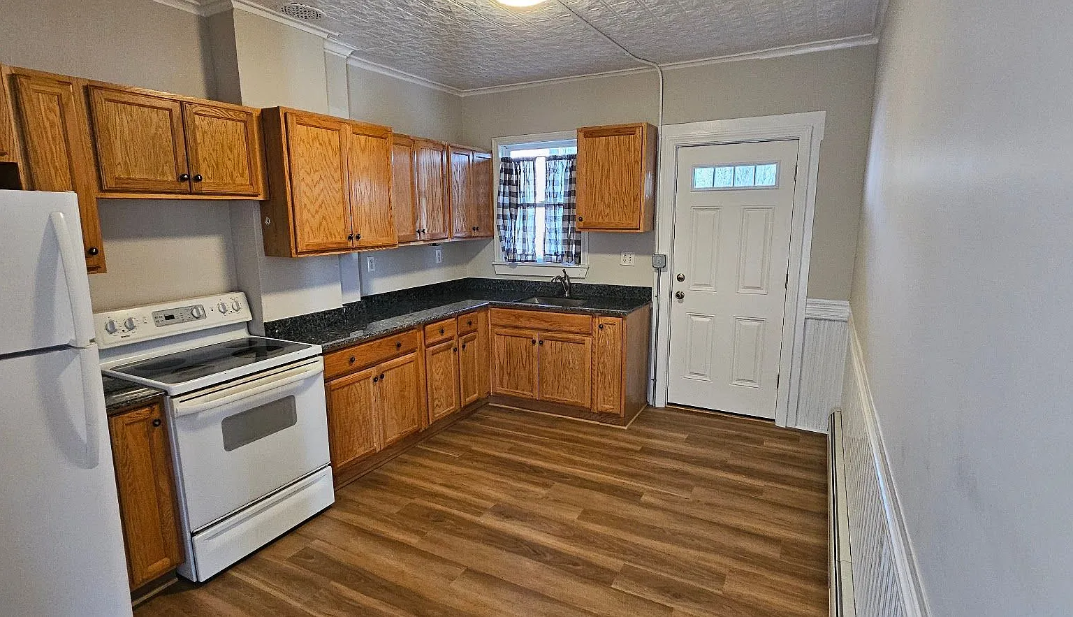 2 bed, 1.0 bath, 900 sqft, $1,650 — Photo 1