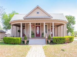 207 W Carter St, Beeville, TX 78102