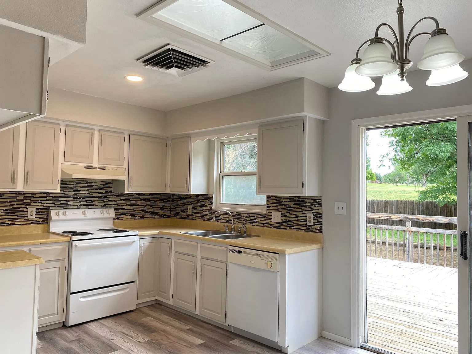 13 Wallflower Ct — Photo 4