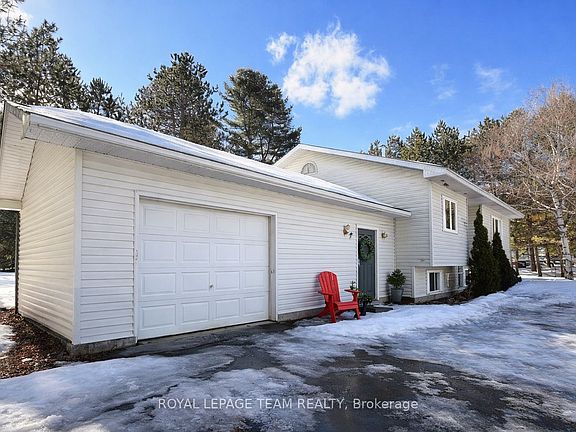 5th image of 1855 Old Barrys Bay Rd S