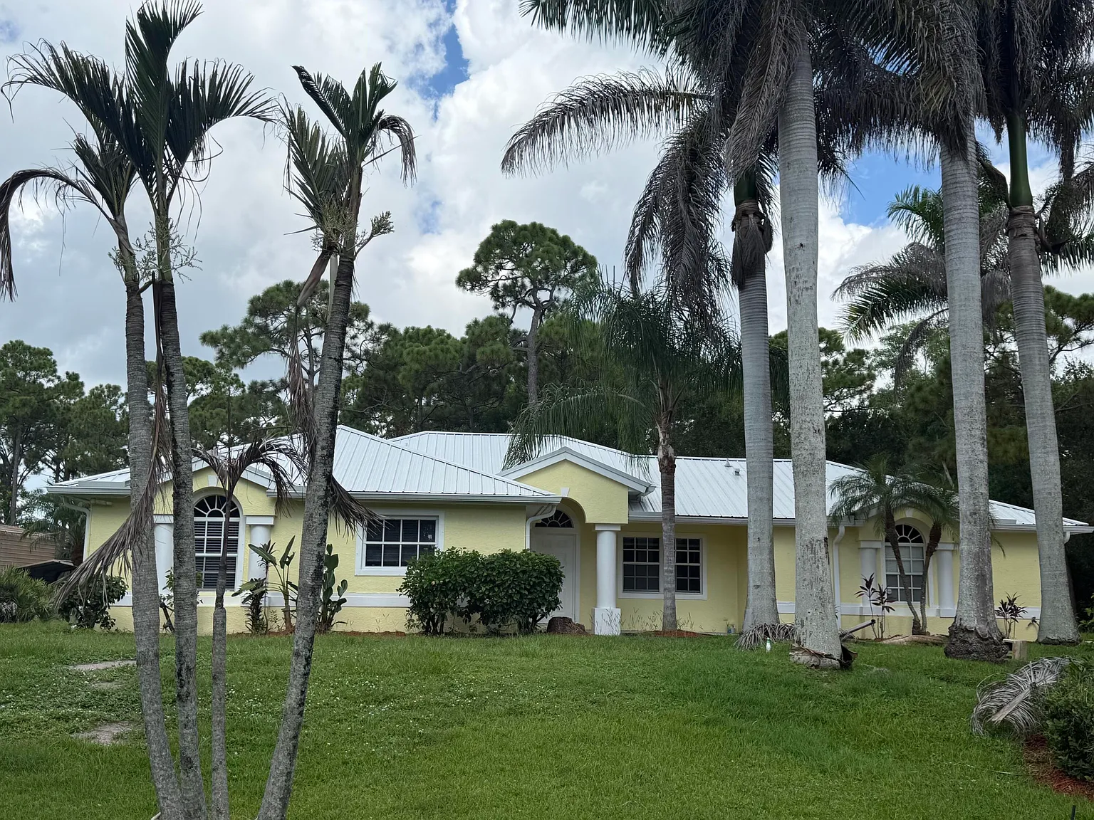 3 bed, 2.0 bath, 1601 sqft, $2,900 — Photo 2