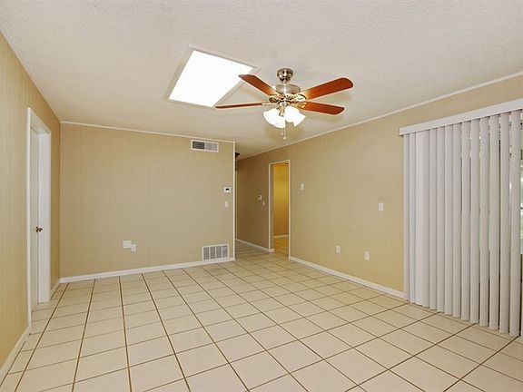 3rd image of 121 Essex Dr