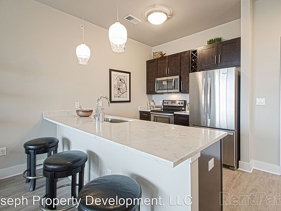 2nd image of 4175 N Oakland Ave #613