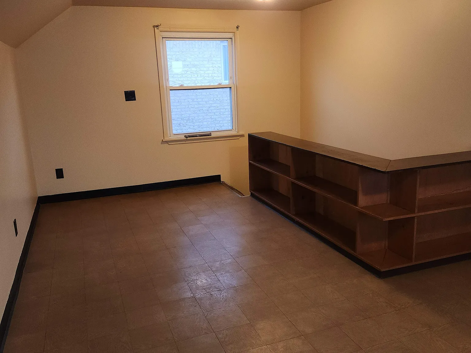 3 bed, 1.5 bath, 1316 sqft, $2,000 — Photo 4