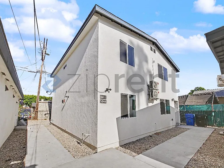 5844 1/2 Denver Ave — Photo 1