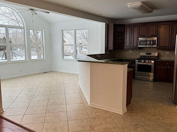 5th image of 2090 Sand Hill Ct