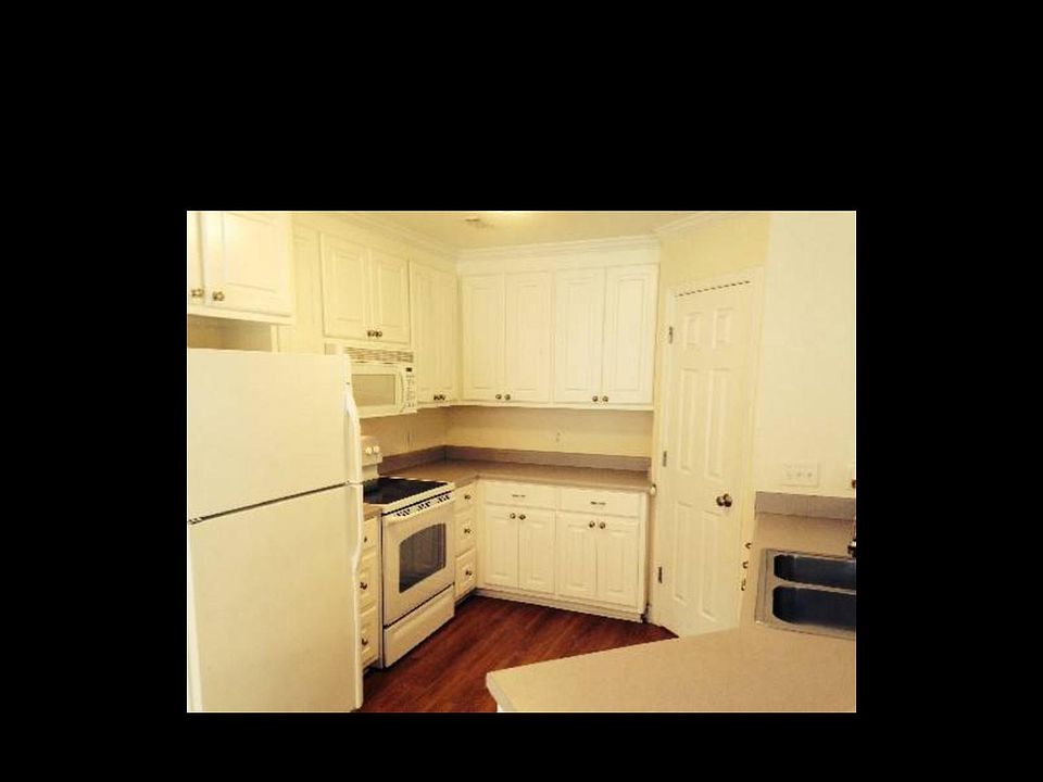 2nd image of 402 Powder Horn Ln