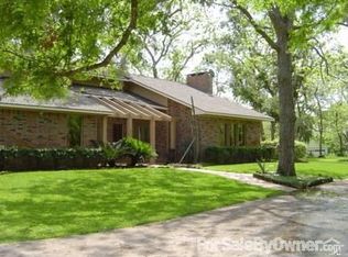 6111 Old Oak Cir, Sugar Land, TX 77479