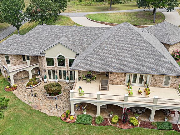 3rd image of 423 Parliament Ln