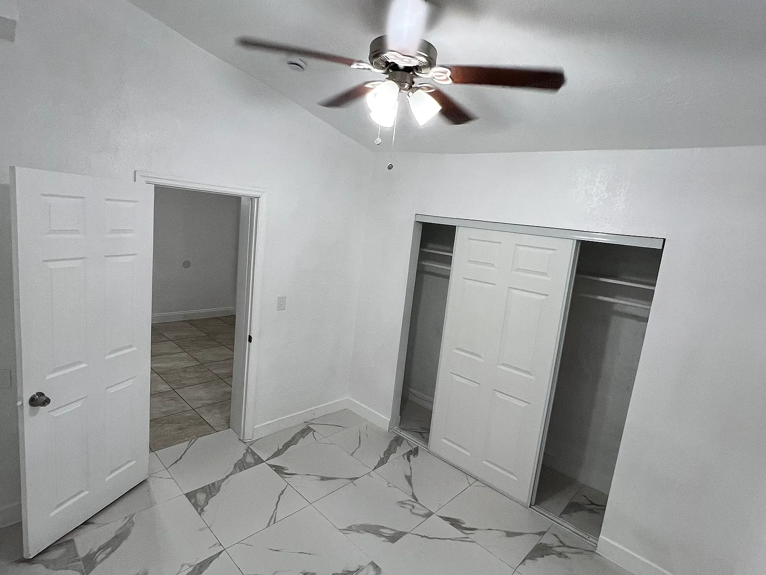 5 bed, 1060 sqft, $3,400 — Photo 3