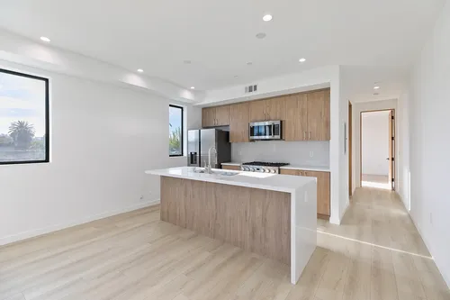 2123 S Cloverdale Ave #2 Photo 1