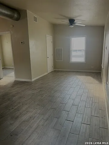 3 bed, 1.0 bath, 1018 sqft, $1,400 — Photo 2
