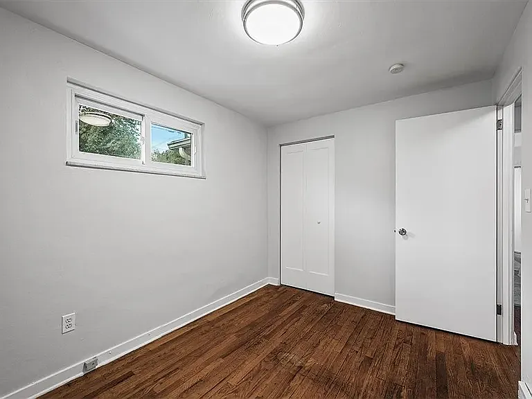 1423 Lakeside Dr — Photo 13