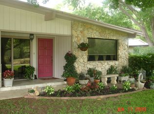 323 Guadalupe River Dr, Seguin, TX 78155