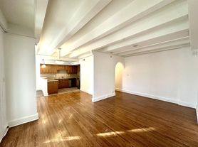 910 Ward Pkwy