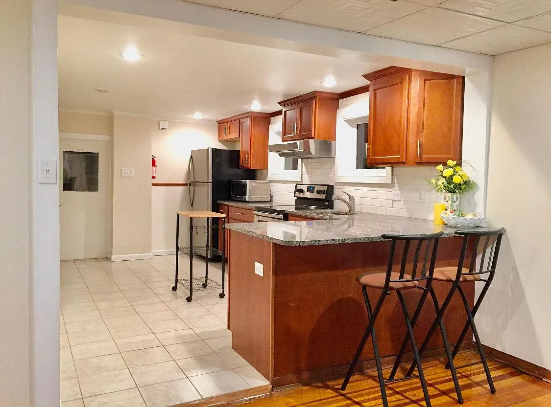 2 bed, 1.5 bath, 1300 sqft, $1,850 — Photo 1