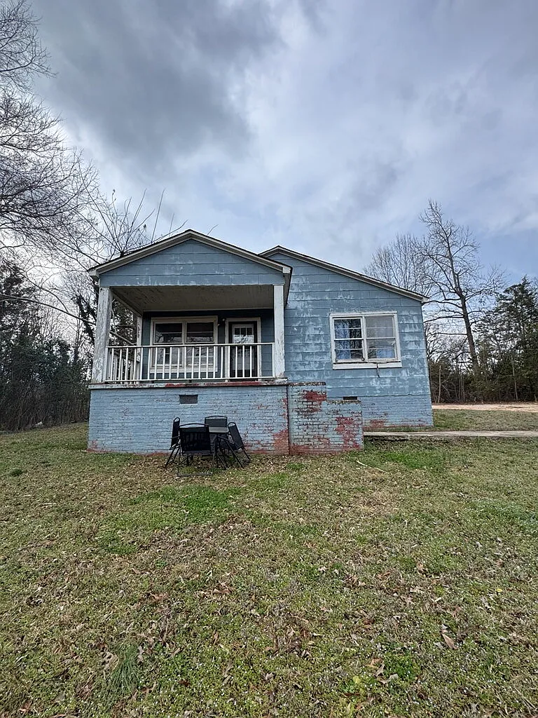 2 bed, 1.0 bath, $680 — Photo 1