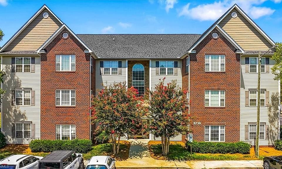 1st image of 3710 Spanish Peak Dr APT 2B