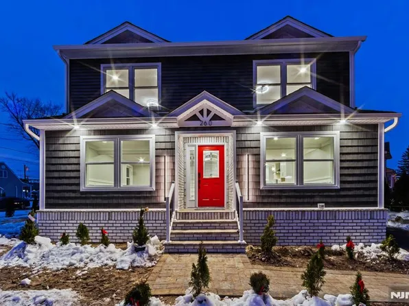 260 Washington Ave, Elmwood Park, NJ 07407