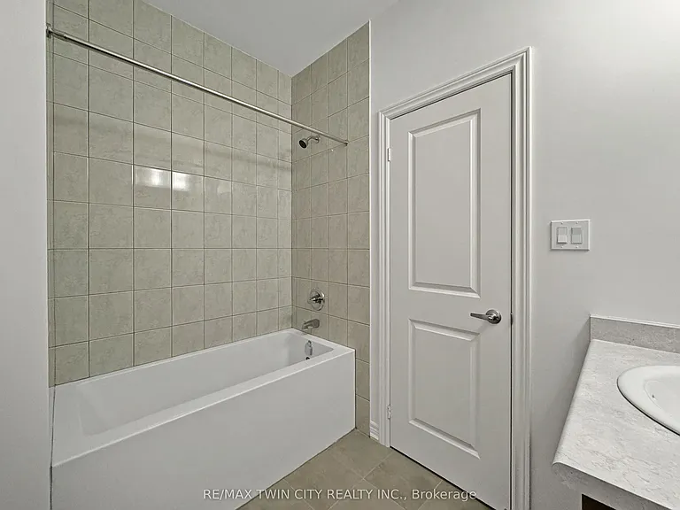 82 Gledhill Cres — Photo 24