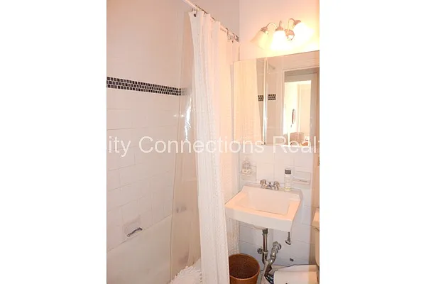 Rented by City Connections Realty | media 11