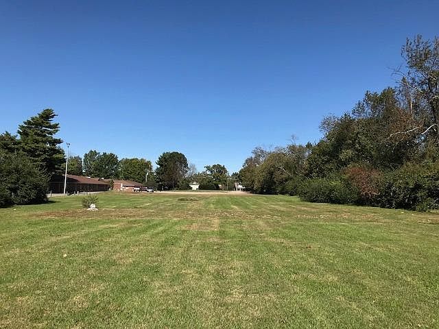 2nd image of 1604 Versailles Rd