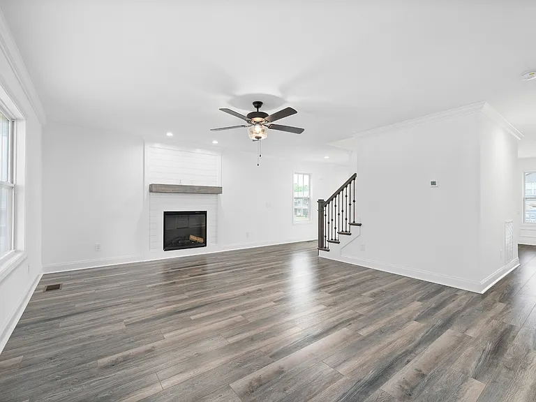 1277 Bailywick Dr E — Photo 4