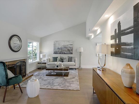 4th image of 2168 Avenida De Las Flores