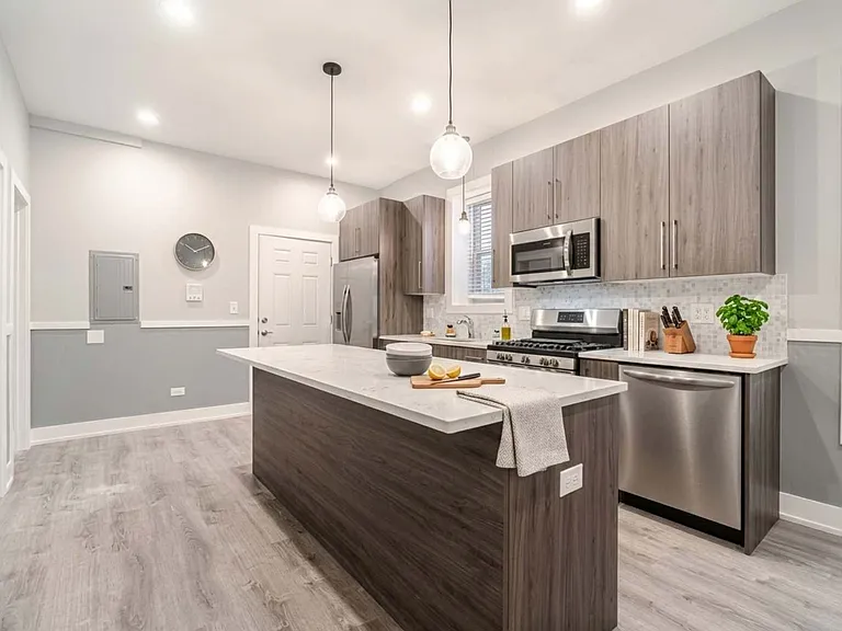 13443 Greenwood Ave #2E — Photo 5