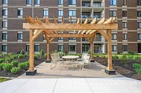 7220 York Ave S #505 — Photo 24