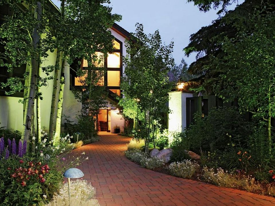 VRC Front Entrance in the Summer