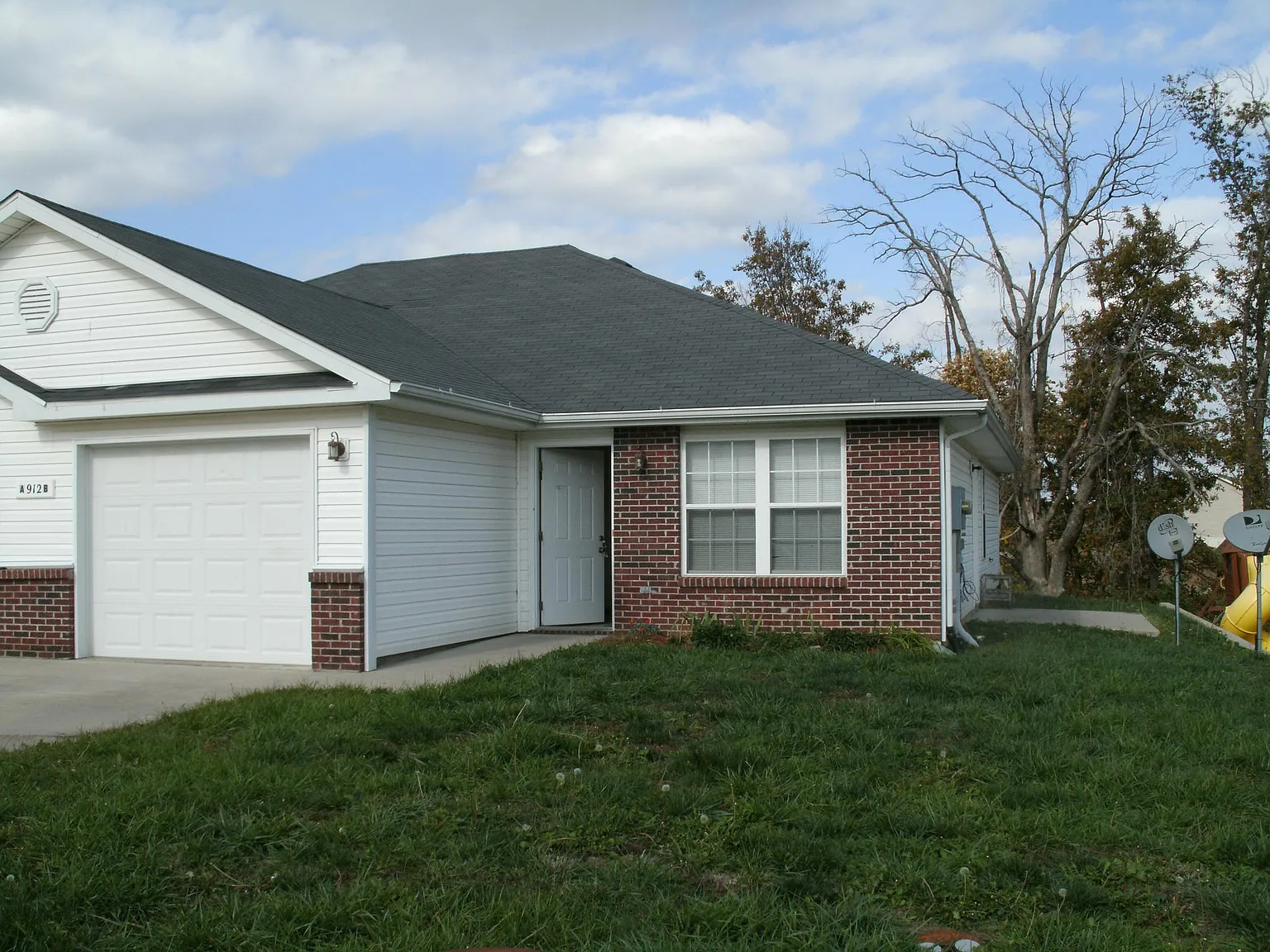 3 bed, 1200 sqft, $1,250 — Photo 1