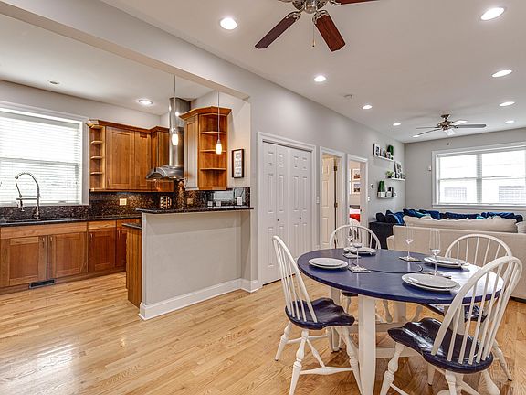 3rd image of 942 N Fairfield Ave #1W