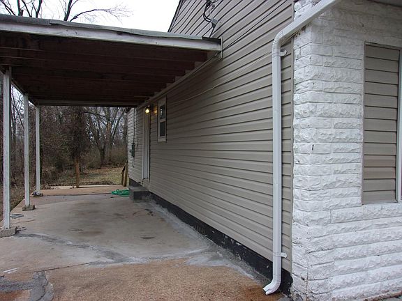 4th image of 2833 Glade Ave