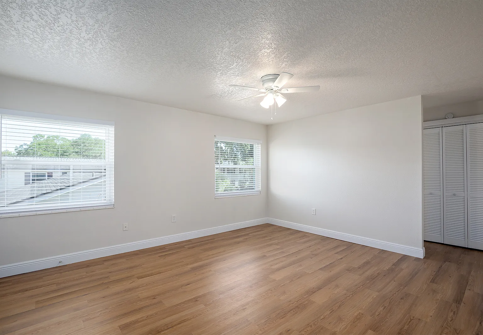 Park Plaza Apartments — Photo 4