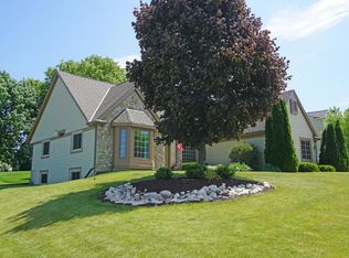 1115 Riverway Ct, Pewaukee, WI 53072