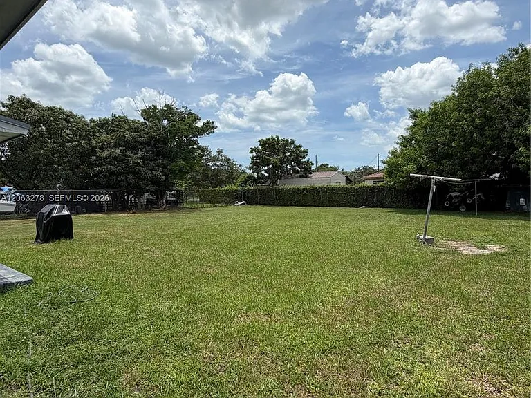 10442 SW 180th St — Photo 4