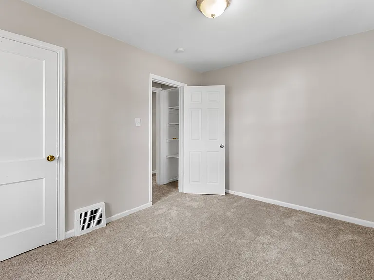 25477 Hopkins St — Photo 9