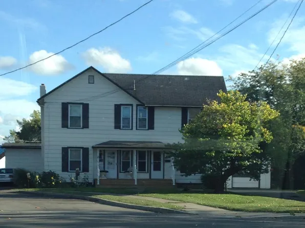 11 Upton St, Hilton, NY 14468