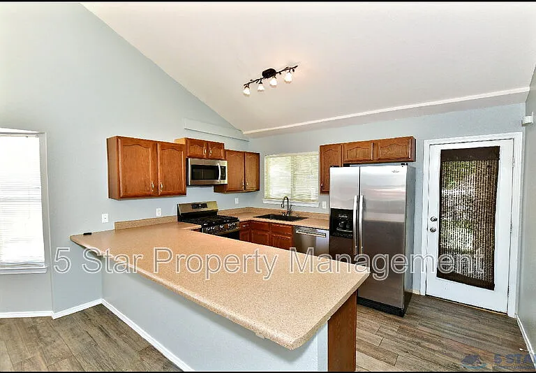 804 Margarita St — Photo 16
