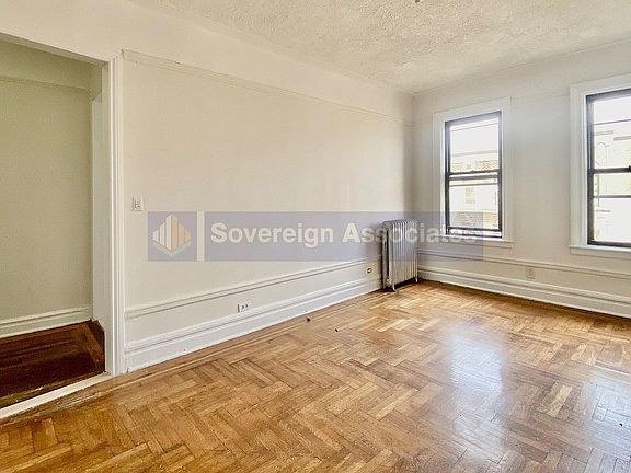 3rd image of 21 Magaw Pl APT 6B