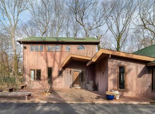 9 Highland Down, Shoreham, NY 11786