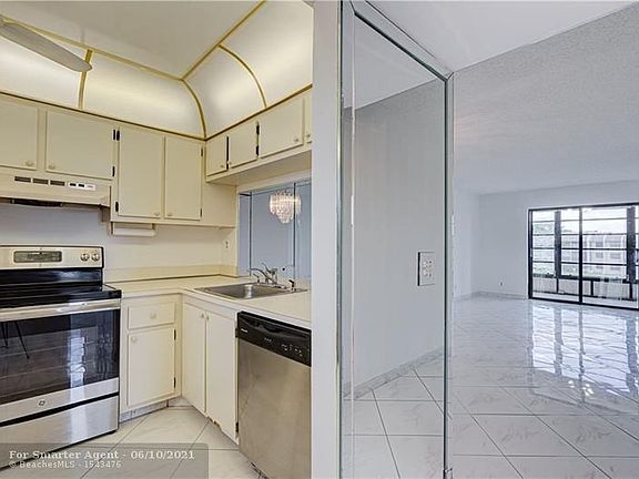 3rd image of 10331 Sunrise Lakes Blvd APT 312