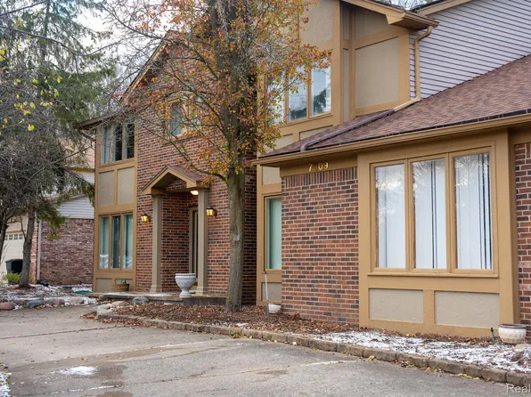7309 Oak Tree Dr, West Bloomfield, MI 48322