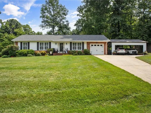 5304 Hiddenbrook Dr, Mc Leansville, NC 27301