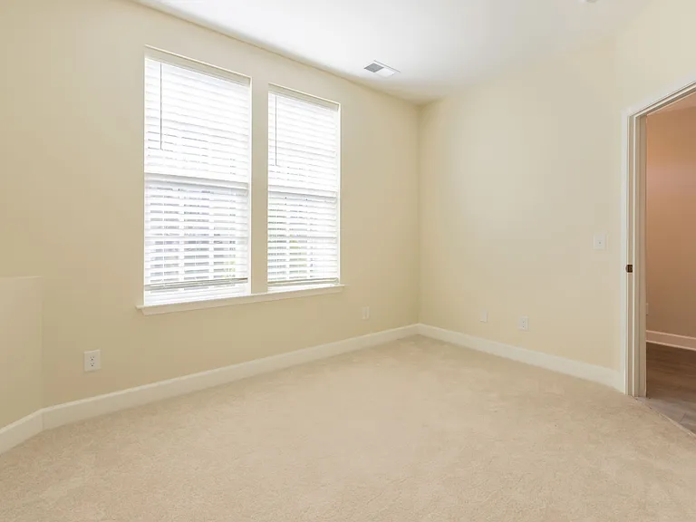 305 Kara Ln — Photo 5