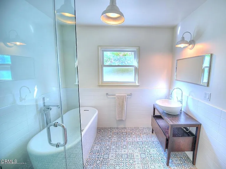 1725 Harding Ave — Photo 14